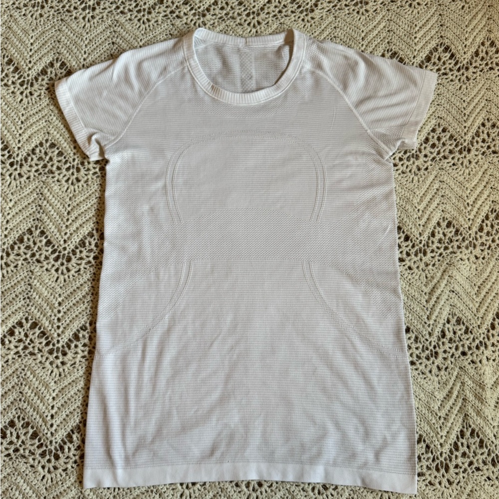 Lululemon Swiftly Tech Short Sleeve Workout Top Women’s Size 10 Mesh Venting